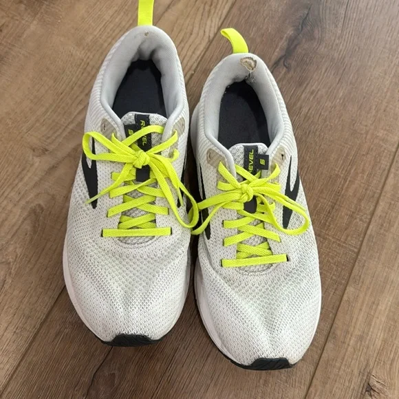 Brooks Men\'s White and Neon Yellow Athletic Shoes s-l400.jpg main image 3